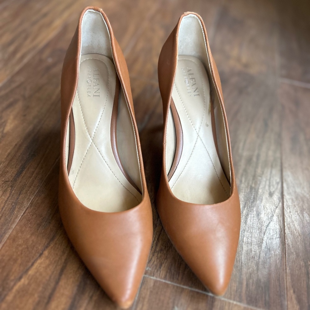 Alfani Pumps Cognac Tan size 7